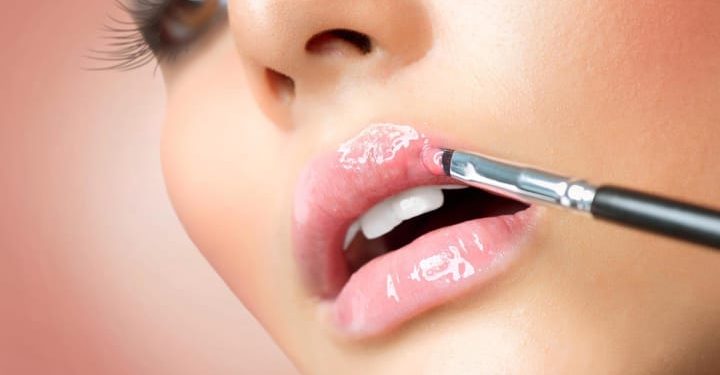 How to Use Lip Gloss: A Step-by-Step Guide