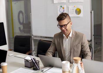 How a Certified Public Accountant Can Help You Navigate Tax Season